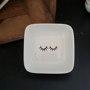 Unicorn eyes trinket tray.